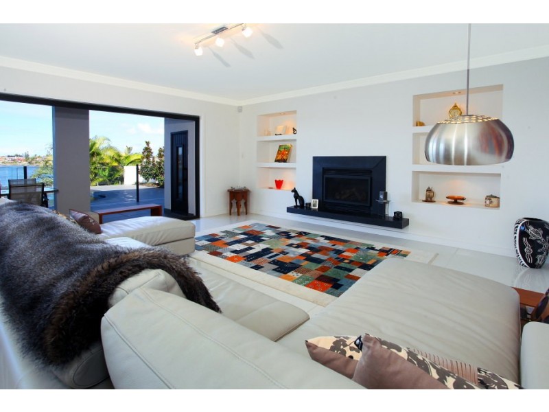 37 Volante Crescent, Mermaid Waters QLD 4218