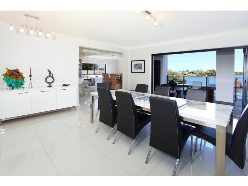 37 Volante Crescent, Mermaid Waters QLD 4218