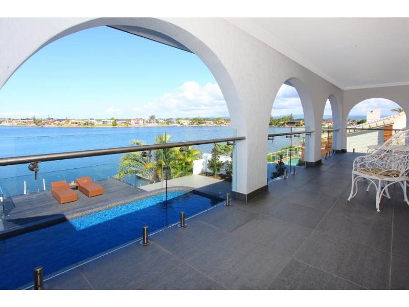 37 Volante Crescent, Mermaid Waters QLD 4218