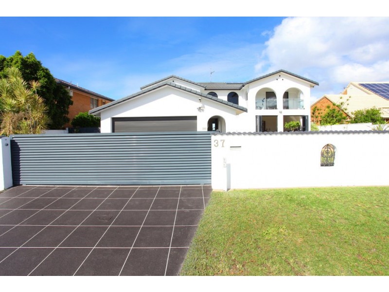37 Volante Crescent, Mermaid Waters QLD 4218