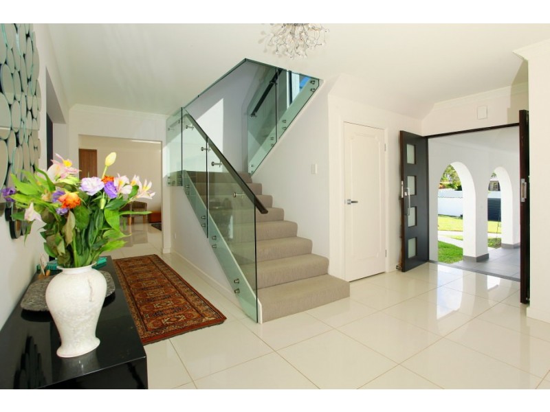 37 Volante Crescent, Mermaid Waters QLD 4218