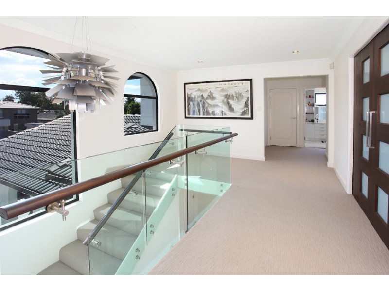 37 Volante Crescent, Mermaid Waters QLD 4218