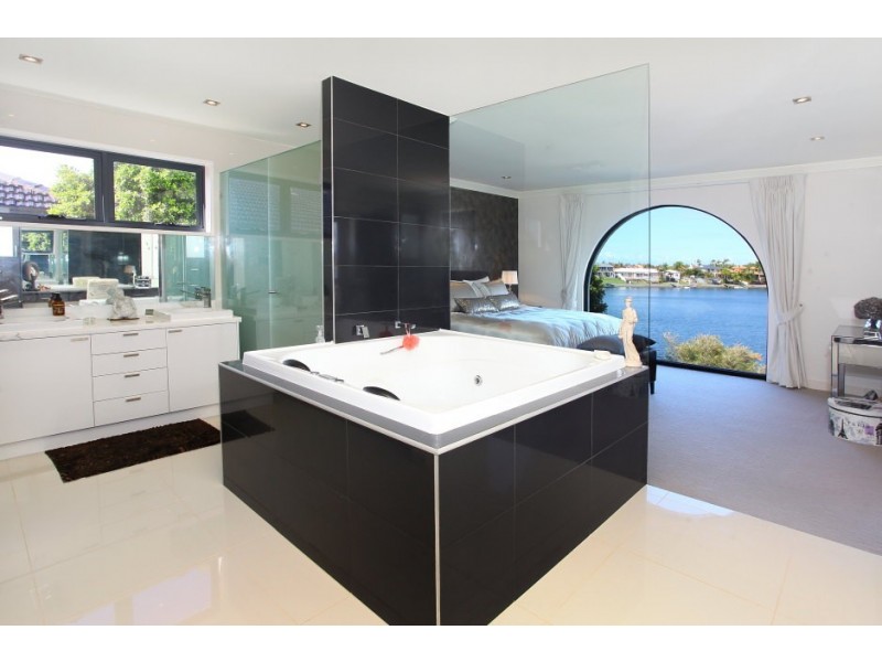 37 Volante Crescent, Mermaid Waters QLD 4218