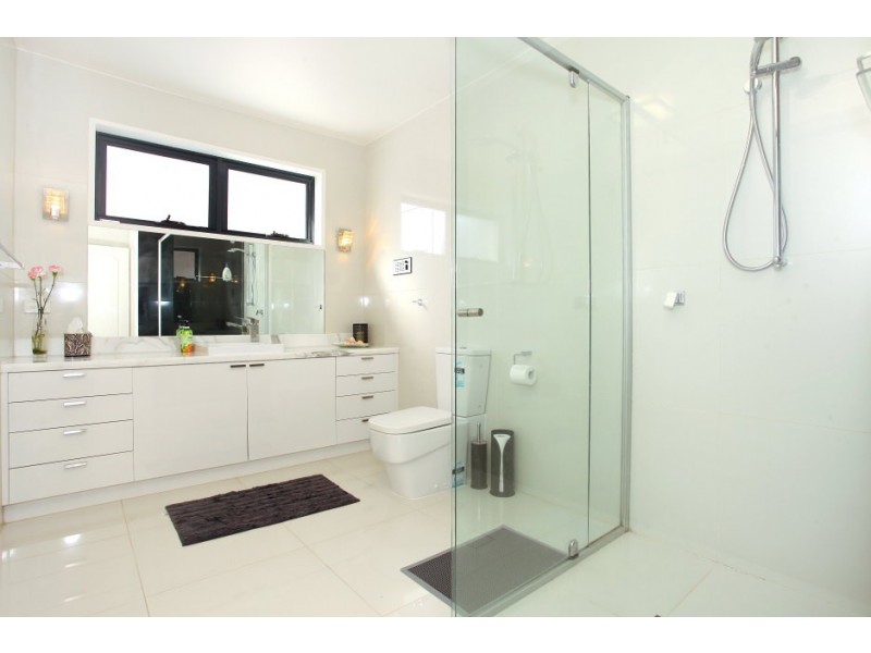 37 Volante Crescent, Mermaid Waters QLD 4218