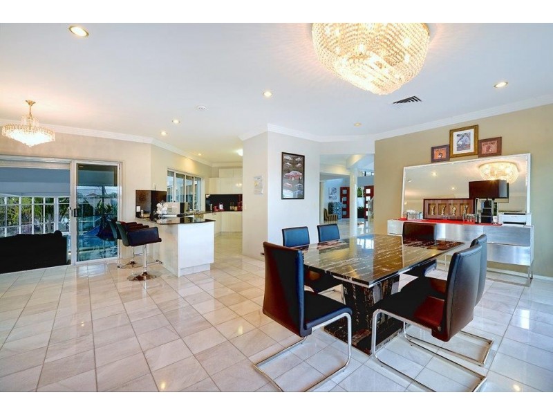 18 Tortuga Place, Clear Island Waters QLD 4226