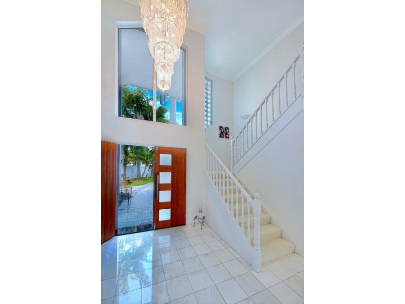 18 Tortuga Place, Clear Island Waters QLD 4226