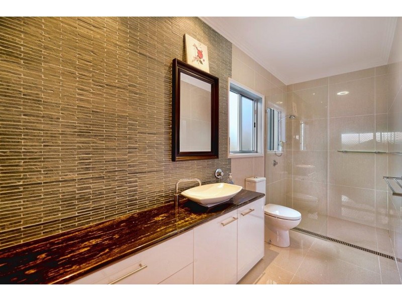 18 Tortuga Place, Clear Island Waters QLD 4226