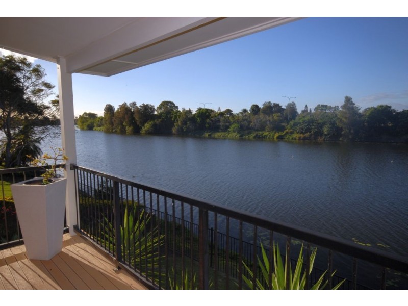 18 Resort Drive, Robina QLD 4226