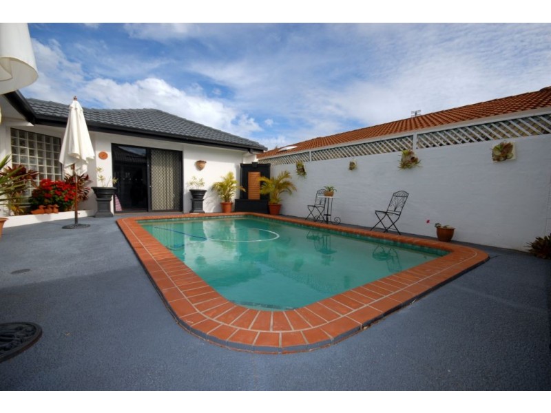 18 Resort Drive, Robina QLD 4226