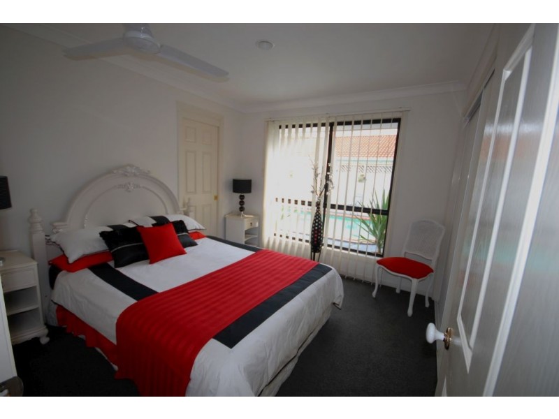 18 Resort Drive, Robina QLD 4226