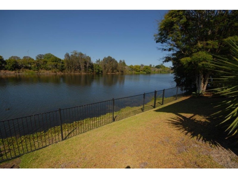 18 Resort Drive, Robina QLD 4226