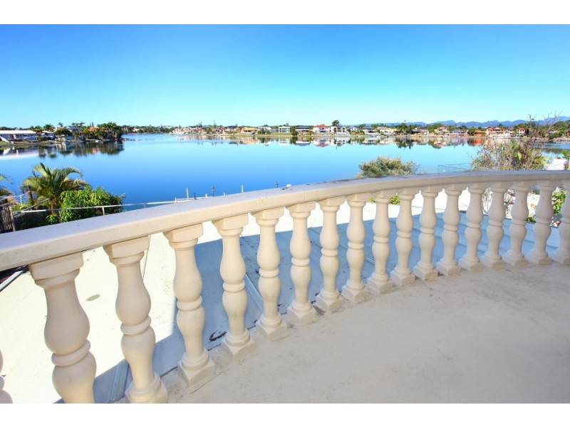 39 Volante Crescent, Mermaid Waters QLD 4218