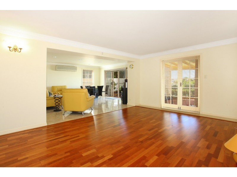 39 Volante Crescent, Mermaid Waters QLD 4218