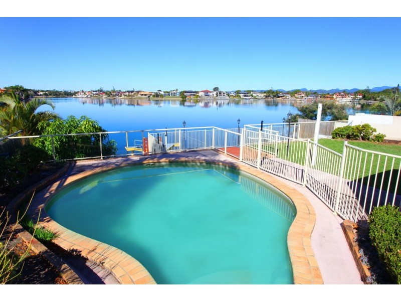 39 Volante Crescent, Mermaid Waters QLD 4218