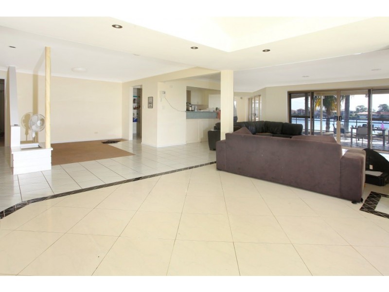 53 Intrepid Drive, Mermaid Waters QLD 4218