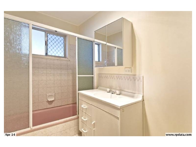 15 Nambur Street, Runaway Bay QLD 4216