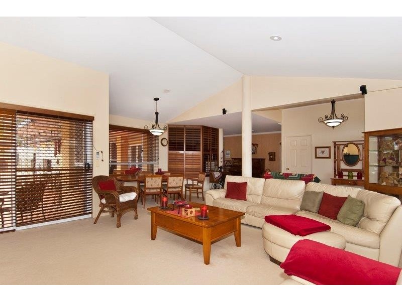 39 Beauty Point Drive, Robina QLD 4226