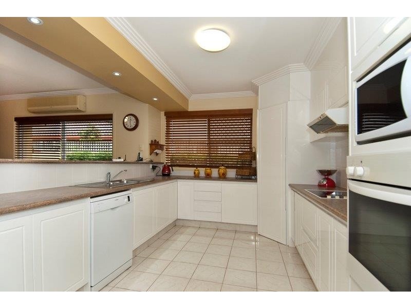 39 Beauty Point Drive, Robina QLD 4226