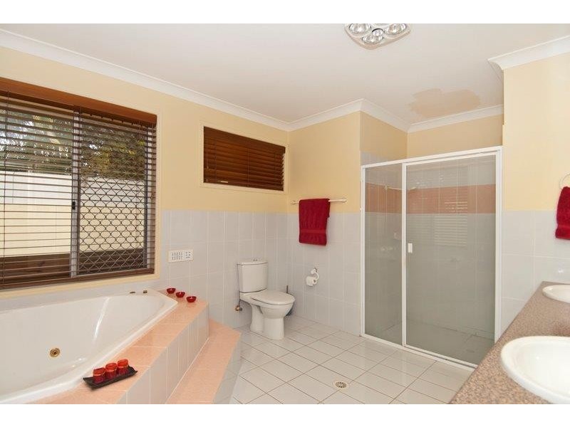39 Beauty Point Drive, Robina QLD 4226