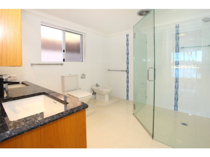 13 Intrepid Drive, Mermaid Waters QLD 4218