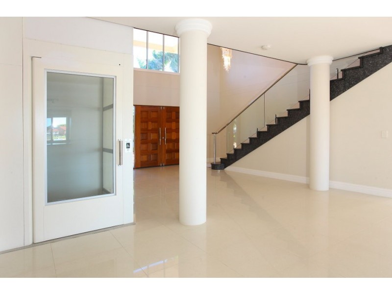 13 Intrepid Drive, Mermaid Waters QLD 4218