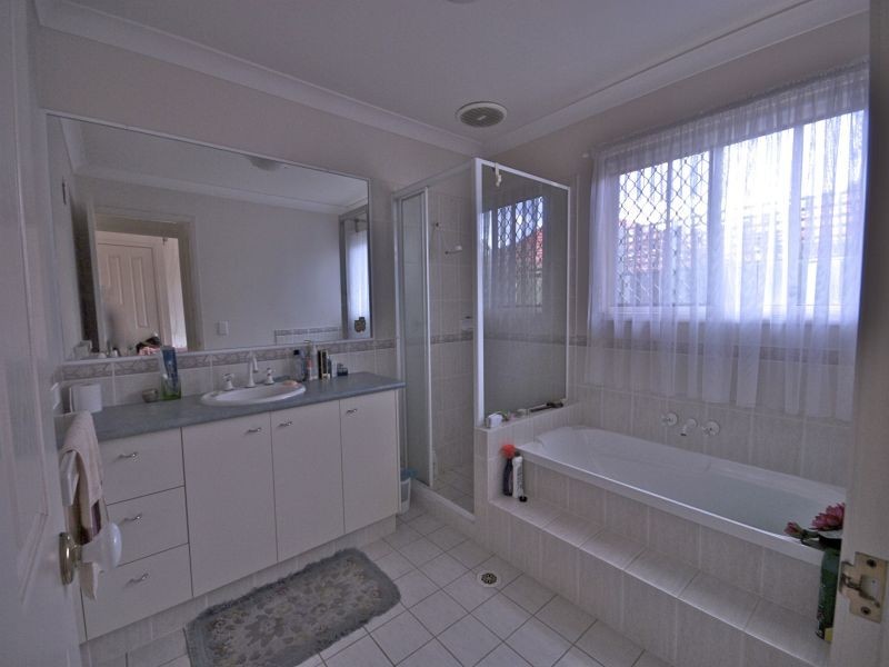 4 Randwick Court, Varsity Lakes QLD 4227