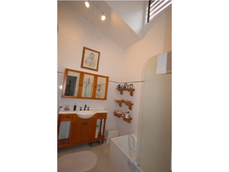 2/48 Glen Eagles Drive, Robina QLD 4226