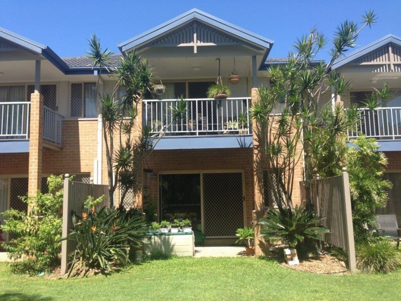2/3 Bronberg Court, Southport QLD 4215