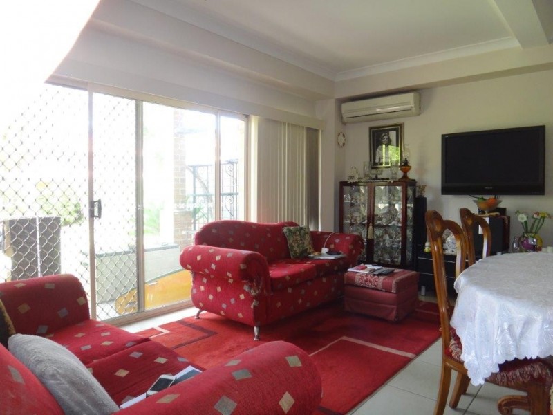 2/3 Bronberg Court, Southport QLD 4215