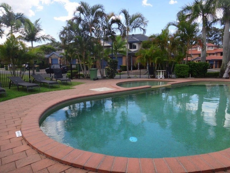 2/3 Bronberg Court, Southport QLD 4215