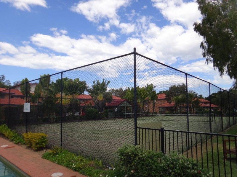 2/3 Bronberg Court, Southport QLD 4215