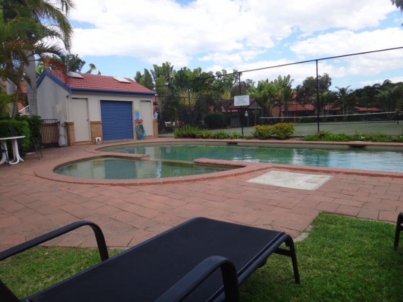 2/3 Bronberg Court, Southport QLD 4215