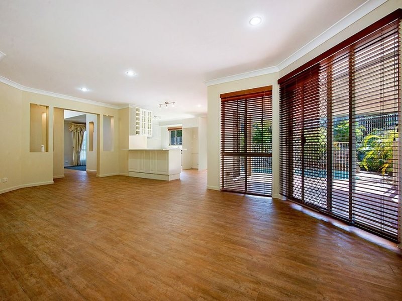 12 Riverwood Drive, Ashmore QLD 4214