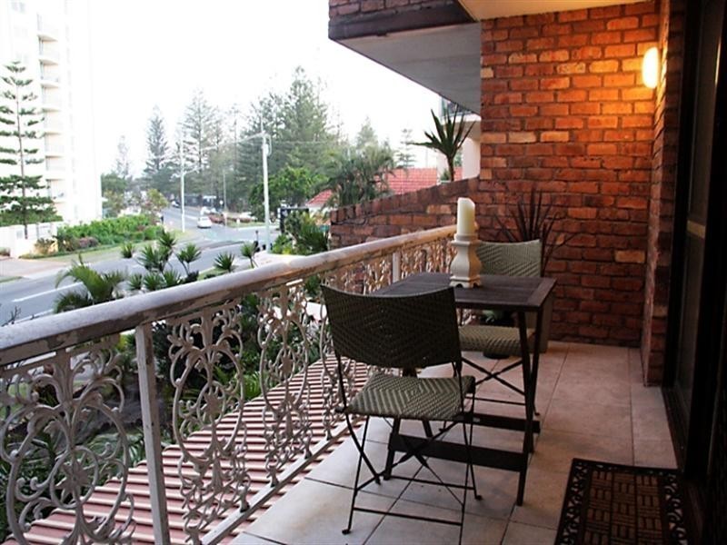 4/97 Old Burleigh Road, Broadbeach QLD 4218