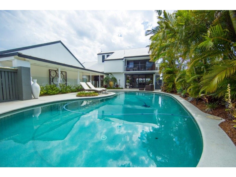 6 Mercedes Place, Bundall QLD 4217