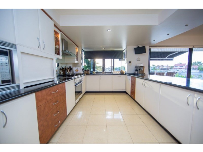6 Mercedes Place, Bundall QLD 4217