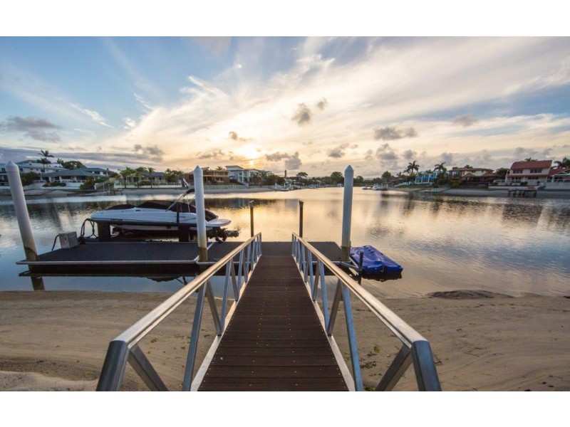 6 Mercedes Place, Bundall QLD 4217