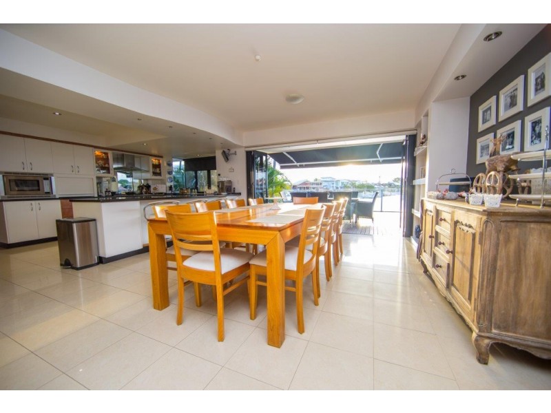 6 Mercedes Place, Bundall QLD 4217