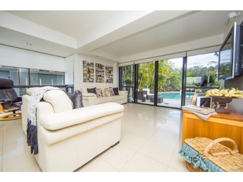 6 Mercedes Place, Bundall QLD 4217