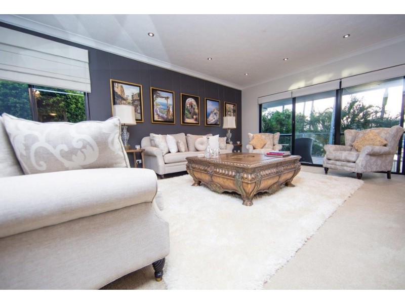 6 Mercedes Place, Bundall QLD 4217