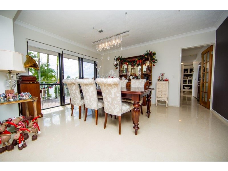 6 Mercedes Place, Bundall QLD 4217