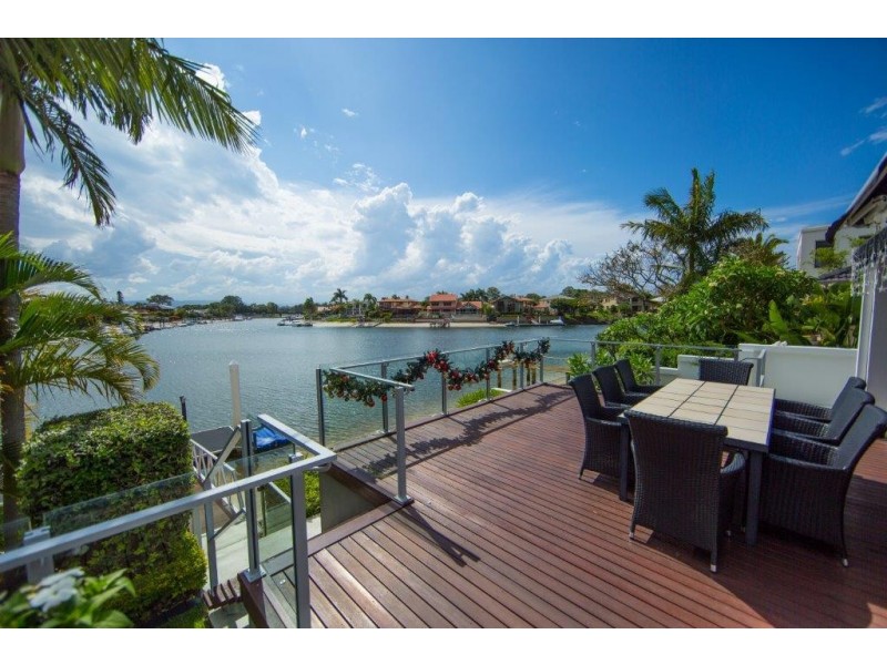 6 Mercedes Place, Bundall QLD 4217