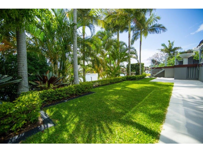 6 Mercedes Place, Bundall QLD 4217