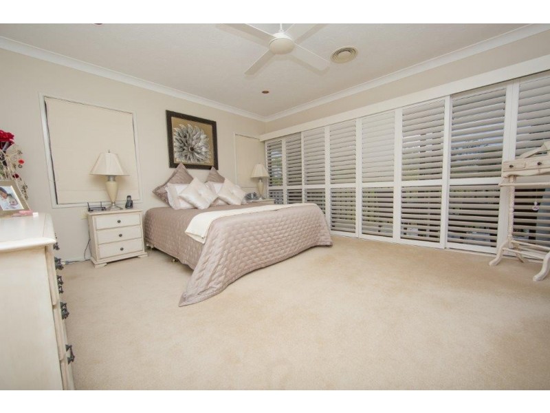 6 Mercedes Place, Bundall QLD 4217