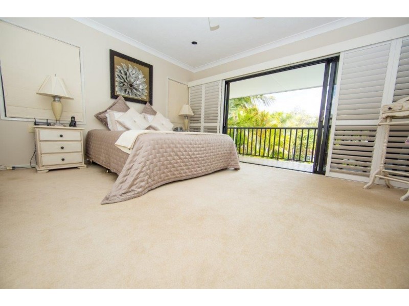 6 Mercedes Place, Bundall QLD 4217