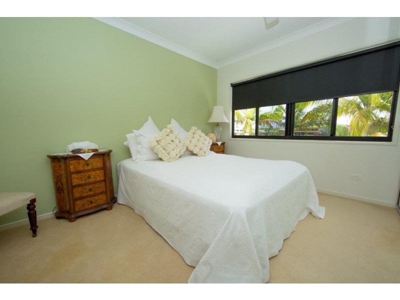 6 Mercedes Place, Bundall QLD 4217