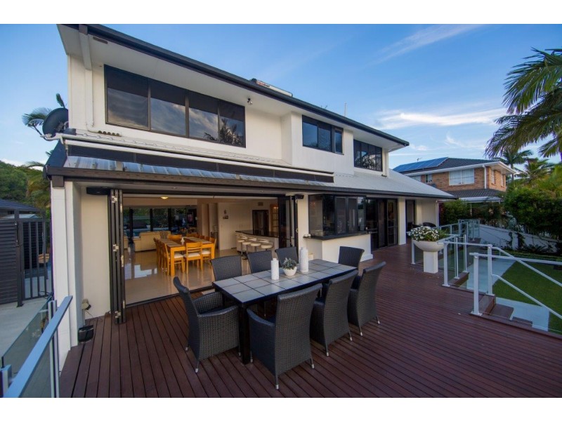 6 Mercedes Place, Bundall QLD 4217