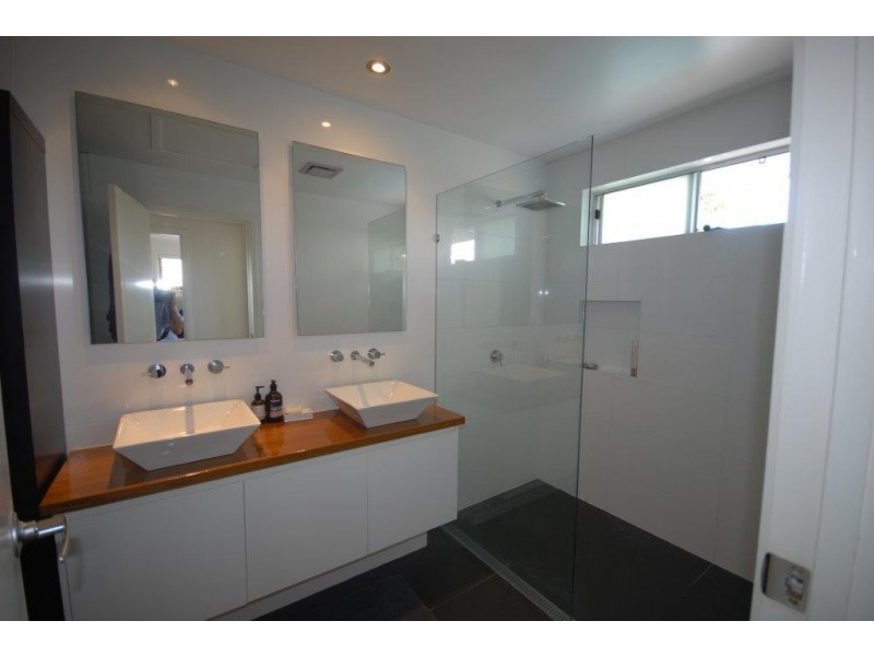 3 Razorbill Street, Burleigh Waters QLD 4220