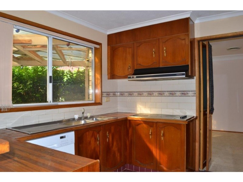 11 Compass Court, Mermaid Waters QLD 4218