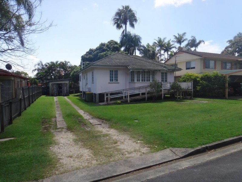 13 Barton Avenue, Southport QLD 4215